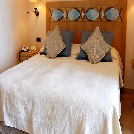 ホテル ペトラ ビアンカ 4*